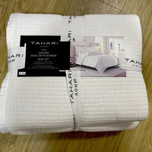 Tahari home cotton with satin border quilt set
